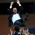 Zidane, aruncat pe brațe după triumful din finala Ligii, a pierdut doar cu Atletico și cu Wolfsburg