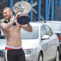 Alibec s-a pozat la bustul gol cu trofeul de campion câștigat cu Astra, special pentru cititorii Gazetei