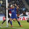 Deranj mare în careul lui Leicester, cu Pogba (dreapta) la un pas de gol // Foto: Reuters