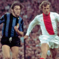 Piet Keizer (dreapta), căpitanul Ajaxului în finala CCE din 1972
