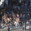 Ultrașii au profitat de greva agenților de poliție pentru a se răfui pe străzile din Rio
