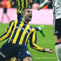 Van Persie îl ațâță pe Özyakup: se aruncă în fața lui după gol