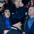Maradona va fi azi alături de Aurelio De Laurentiis, actualul președinte napoletan, în loja de pe "Bernabeu" // FOTO Guliver/GettyImages