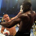 Cătălin Moroșanu (stânga)
luptând cu olandezul Colin George
într-o gală Superkombat din 2015,
de la Constanţa FOTO Mediafax