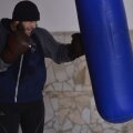 Mihai Nistor se bate cu sacul de box în lipsa unor sparring-parteneri // FOTO Cristi Preda