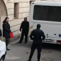 Borcea a plecat cu duba de la Curtea de Apel, ducând cu el un pachet // FOTO Marius Mărgărit