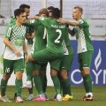 Andrei Radu (stânga cu numărul 16) s-a impus la Aris Limassol, unde este titular incontestabil