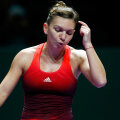 Simona Halep și unul dintre gesturile sale recurente // FOTO Guliver/GettyImages
