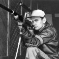 Una dintre puținele imagini
care s-au păstrat cu Iosif
Sîrbu: cu arma la ochi, fixat
pe țintă, căutând tragerea
perfectă FOTO Gazeta Sporturilor