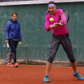 Sorana Cîrstea, supravegheată aici de Alina Tecșor, s-a antrenat ieri împreună cu Irina Begu // FOTO Claboo Media