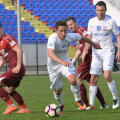 Moruţan (în alb, la minge) ar fi o soluţie pentru FCSB în ceea ce privește jucătorul eligibil pentru Under 21 // FOTO Ionuţ Tabultoc