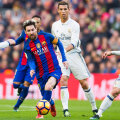 Messi, încercuit de trei madrileni, a jucat tot meciul în decembrie trecut, în derbyul terminat 1-1 // Foto: Guliver/GettyImages