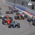 Momentul în care Valtteri Bottas țâșnește la start și îi depășește pe cei doi piloți Ferrari de pe prima linie // FOTO Reuters