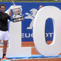 Rafael Nadal cu trofeul de la Barcelona, lângă un imens 10 // FOTO Barcelona Open Banc Sabadell