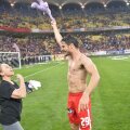 Spaniolul și domnișoara, plus ursulețul de pluș violet // Foto: Alex Nicodim