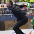 Per Johansson sare pe marginea terenului la fiecare gol marcat de elevele sale // FOTO Alex Nicodim