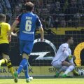 Reus deschide scorul, expediind balonul printre picioarele portarului Baumann