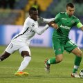 Foto: Diakov (dreapta), în duel de Champions League cu francezul Matuidi, mijlocașul lui PSG (Reuters)