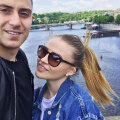 Nede și iubita lui se relaxează la Praga