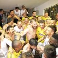 Imagine din vestiarul FCSB, Cătălin Făiniși, primul din dreapta