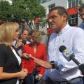 Stănescu (dreapta), alături de Gabriela Firea (stânga) și primarul Sectorului 6, Gabriel Mutu FOTO Facebook