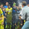 Gigi Becali și baia de șampanie cu Raul Rusescu, un scenariu ce s-ar putea repeta la finalul sezonului următor // FOTO: Gazeta Sporturilor