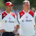 Riccardo Proietti alături de Ottmar Hitzfeld la un antrenament al celor de la Bayern. Foto: Guliver/GettyImages
