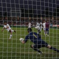 Andrei Cristea înscrie din penalty în fața lui Subasic, în meciul Dinamo - Hajduk 3-1 din 2010