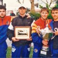 Juniorul Mutu, cu șapcă, încadrat de Cătălin Munteanu (stânga) și Senin. foto: libertatea