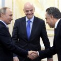Mutko (dreapta), Putin și Infantino, președintele FIFA