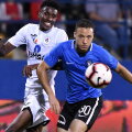 Ely Fernandes în duel cu Bradley de Nooijer FOTO sportpictures.eu