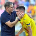 Stefan Kuntz îl consolează pe Ianis Hagi la final FOTO: Raed Krishan
