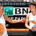 Simona Halep și Elina Svitolina, după finala de la Roma din 2018, câștigată de ucraineancă // foto: Guliver/Getty Images