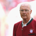 Franz Beckenbauer, 73 de ani, legenda fotbalului german, a dezvăluit că nu mai vede aproape nimic cu ochiul drept. El riscă acum un accident vascular cerebral. Foto: Guliver/GettyImages