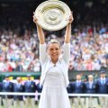 Simona Halep a cucerit titlul la Wimbledon în fața Serenei Williams