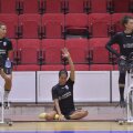 Nora Mork, Andrea Lekici și Jelena Grubisici la încălzire