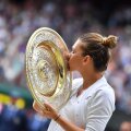 Simona Halep, sărbătorind victoria de la Wimbledon // foto: Raed Krishan