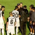FOTO: Captură TV Telekom Sport // Edi Iordănescu se ceartă cu arbitrul George Rădulescu