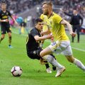 Alexandru Creţu plasează mingea cu capul la colţ şi dă sentinţa fericită la Solna / Fot: Reuters