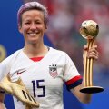 Megan Rapinoe, 34 de ani, e dublă campioană mondială (2015, 2019) și campioană olimpică (2012). Are 50 de goluri în 158 de selecții la naționala SUA
