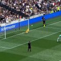 Penalty-ul lui Pușcaș, parat de portarul argentinian Paulo Gazzaniga // Captură