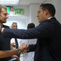 Gabriel Tamaș și avocatul // Foto: Reuven Schwartz - Israel