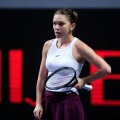 Înfrângere pe terenul care scufundă loviturile! Simona Halep a pierdut ieri în fața Elinei Svitolina, 5-7, 3-6, în Grupa Mov de la Shenzhen, și joacă vineri pentru calificarea în semifinale. Foto: Reuters