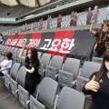 Tribunele au fost populate cu păpuși gonflabile la ultimul meci al lui FC Seoul. foto: Twitter