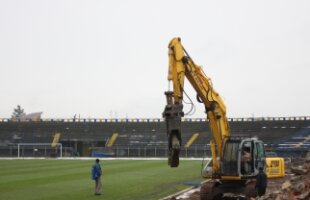 VIDEO / Legendarul stadion "Ilie Oană" din Ploieşti este demolat! Aici a pierdut Liverpool