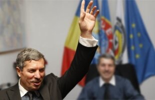 Şeful CCA vrea garanţii că rămîne pînă în 2015, altfel candidează la FRF pentru a vota dublu în CEx