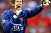 Van der Sar mai rămîne un sezon la Manchester United