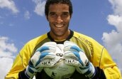 Portarul David James suportă salariul a doi angajaţi de la Portsmouth