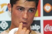 Cristiano Ronaldo poartă în gură un aparat care-i creşte randamentul