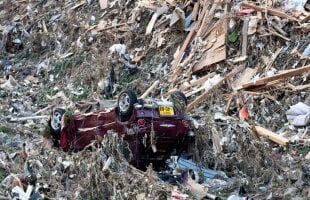 VIDEO / Aflat la volan, un japonez a filmat cînd a fost lovit de tsunami